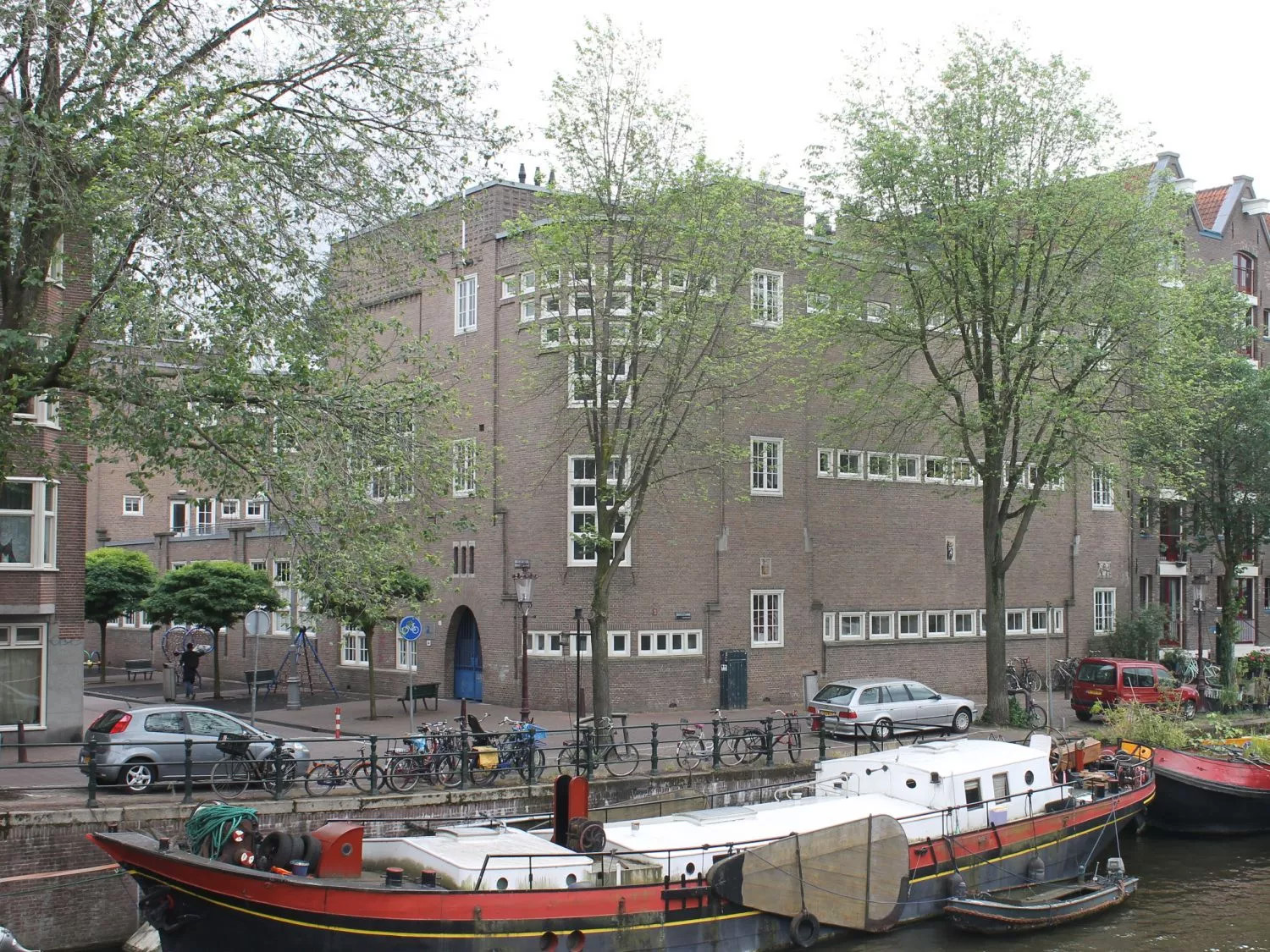 Escuela de primaria Witte Olifant, en Ámsterdam, construida en los años veinte del siglo pasado. Fuente: hetschip.nl