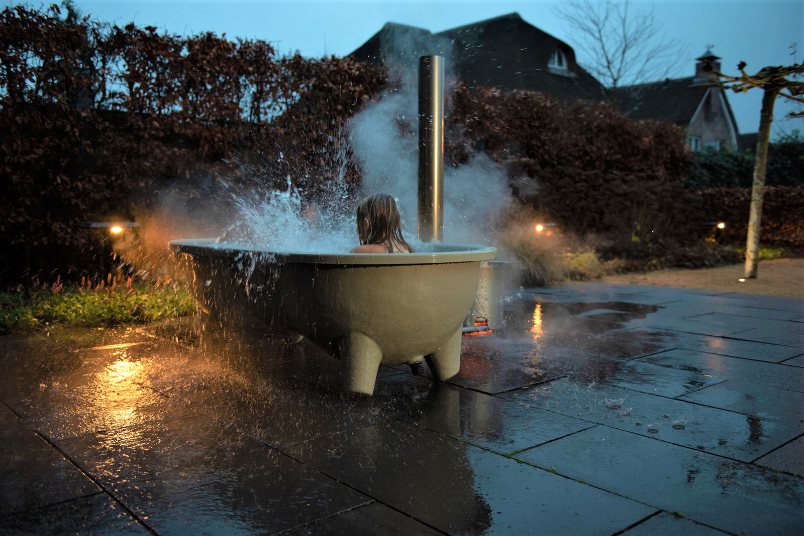 La bañera para el aire libre Dutch Hot Tub. Foto: Weltevree