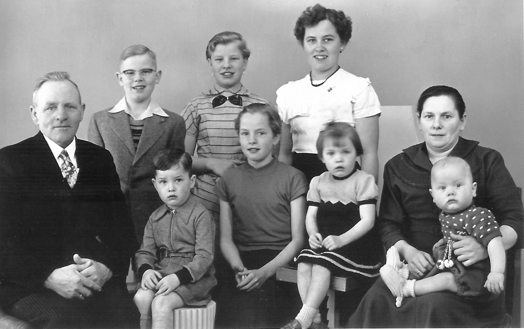 Retrato familiar de los Prinzen poco antes de partir para Argentina. Dos hijos más nacerían ya en Tres Arroyos.